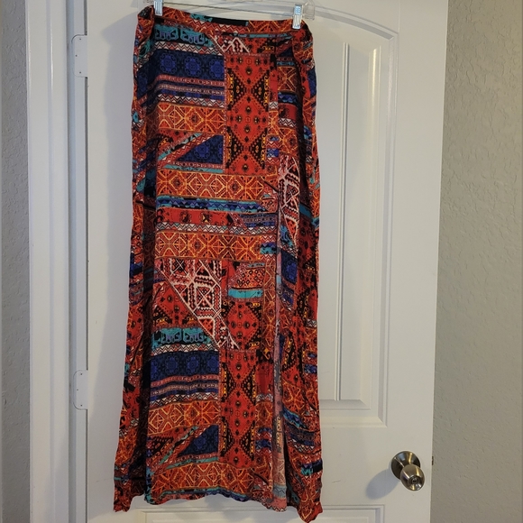 Long Ethnic multi-color split with zipper in back. - Picture 4 of 6